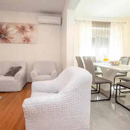 Petra Pridraga Vikendica *