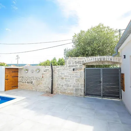 Petra Pridraga Tatil Evi