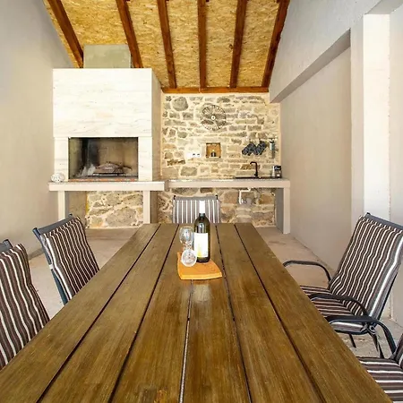 Petra Pridraga Holiday home *